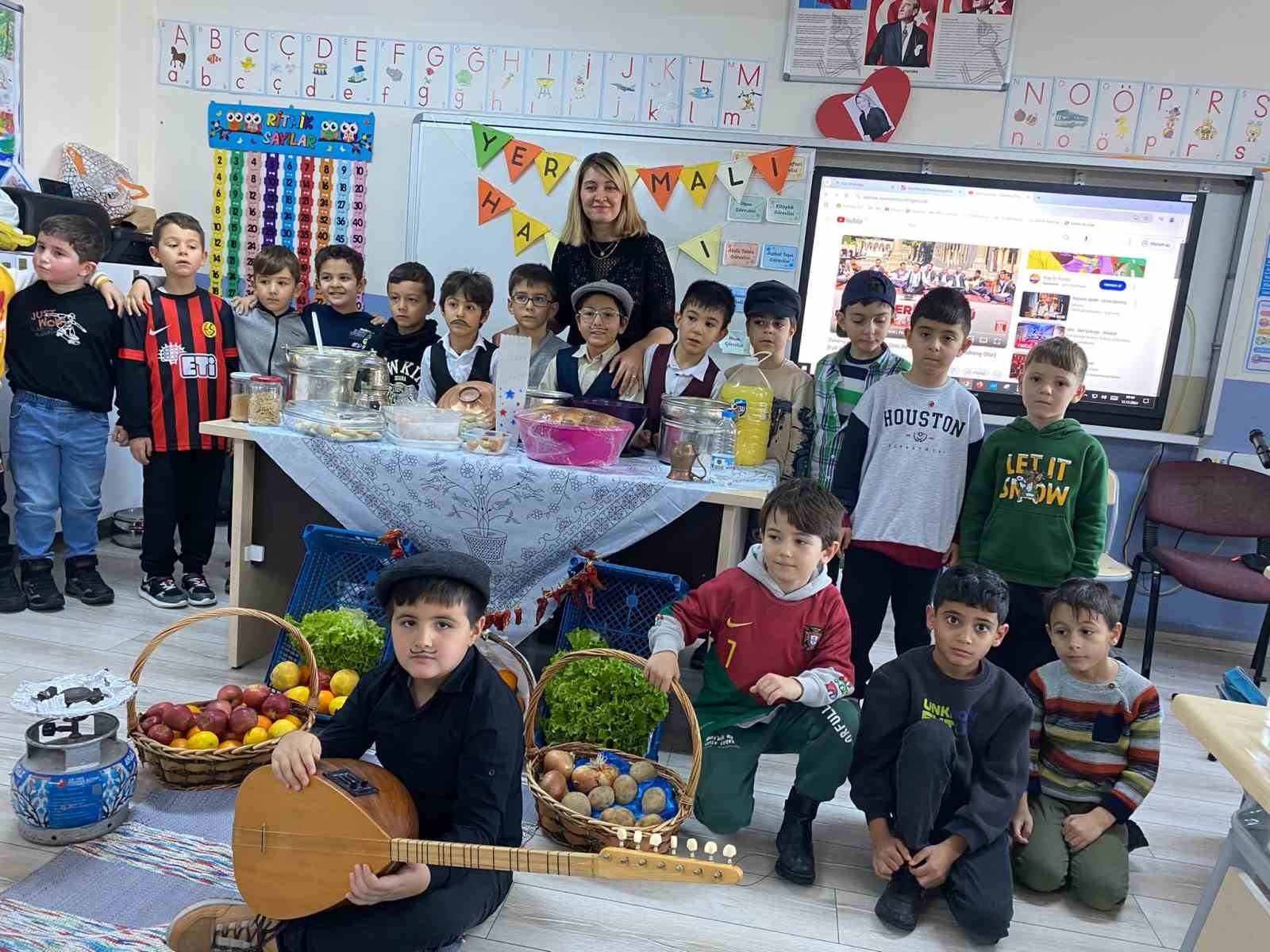 Eskişehir Vali Münir Raif Güney İlkokulu’nda ‘Tutum, Yatırım ve Yerli Malı Haftası’ kutlaması
