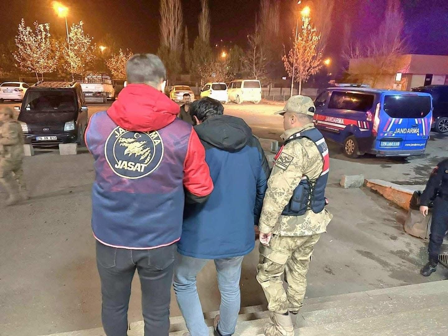 Iğdır’da  9 yıl kesinleşmiş hapis cezası bulunan cezaevi firarisi tutuklandı