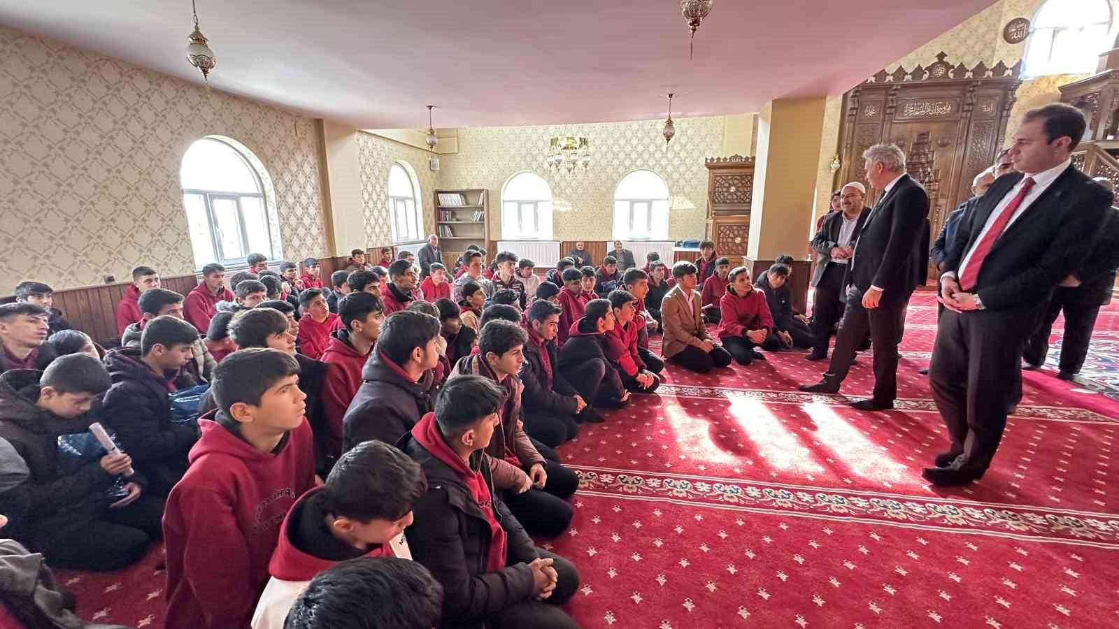 Y&uuml;ksekova&rsquo;da Kur&rsquo;an-ı Kerim&rsquo;e ge&ccedil;en &ouml;ğrenciler i&ccedil;in t&ouml;ren
