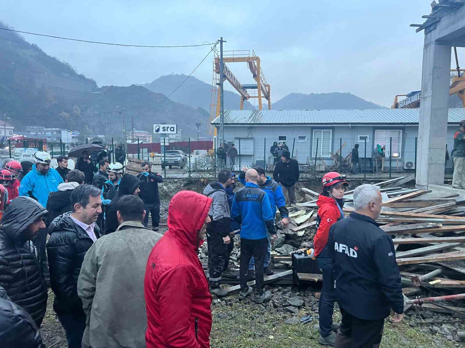 Trabzon’da bir inşaatın iskelesi çöktü: 1 kayıp, 3 yaralı
