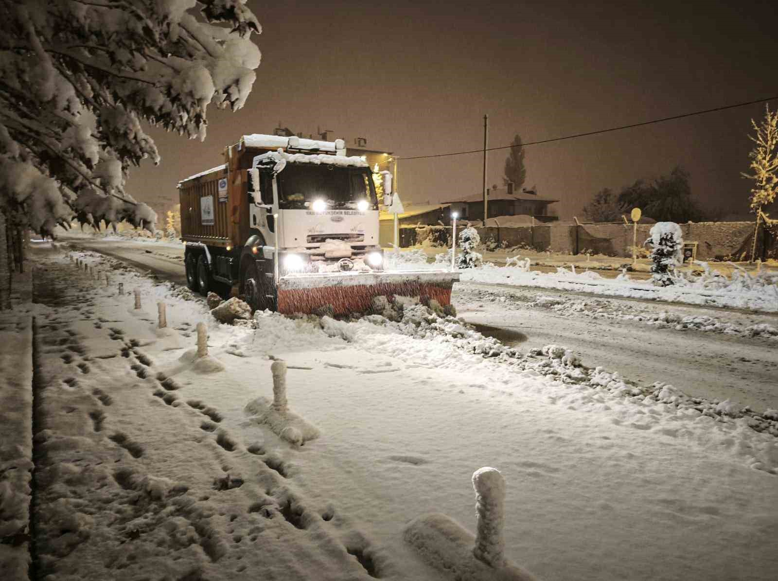Van&rsquo;da 131 yerleşim yerinin yolu ulaşıma kapandı
