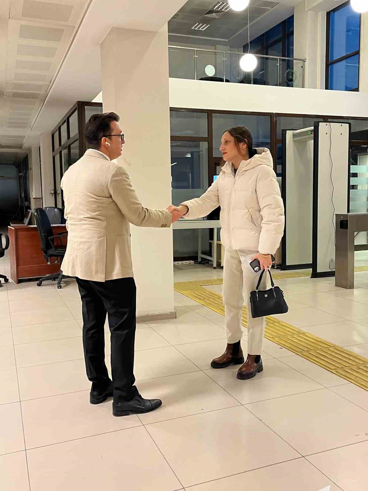 Cumhuriyet Başsavcısı Karakoca, erken gelen personele kahvaltı ısmarladı
