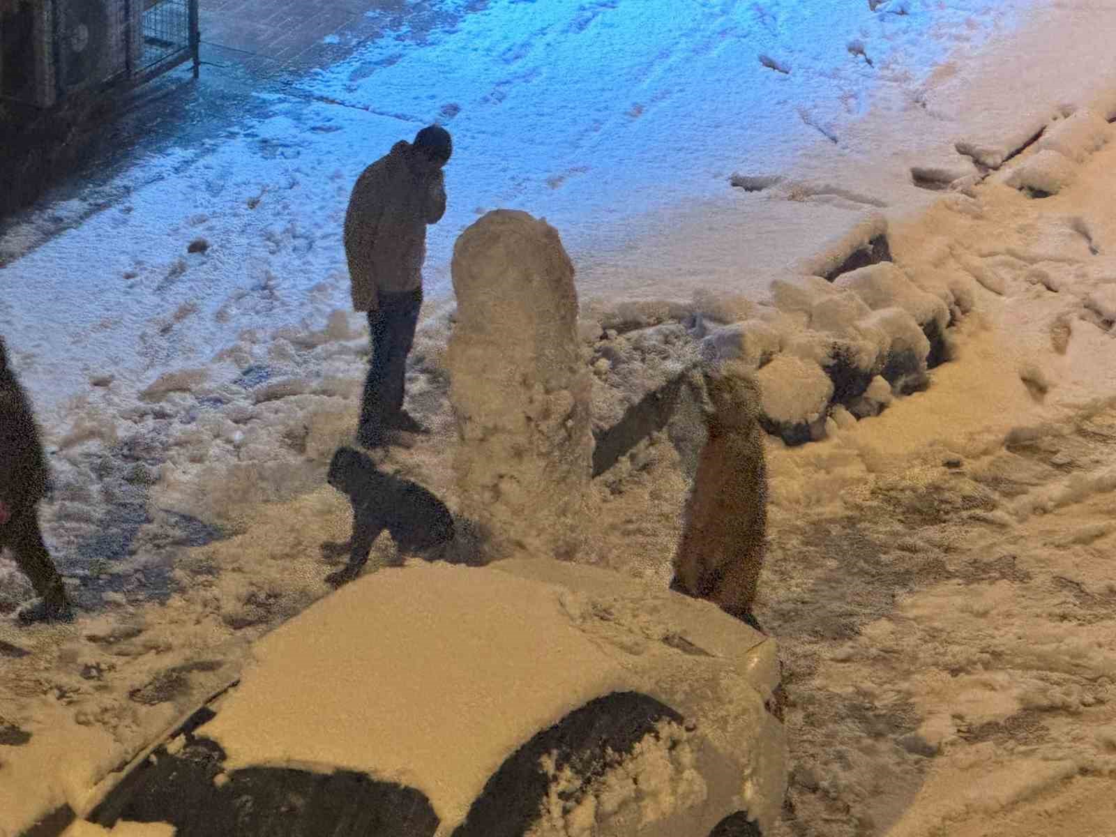 Van&rsquo;da kar &ccedil;ocukların neşe kaynağı oldu
