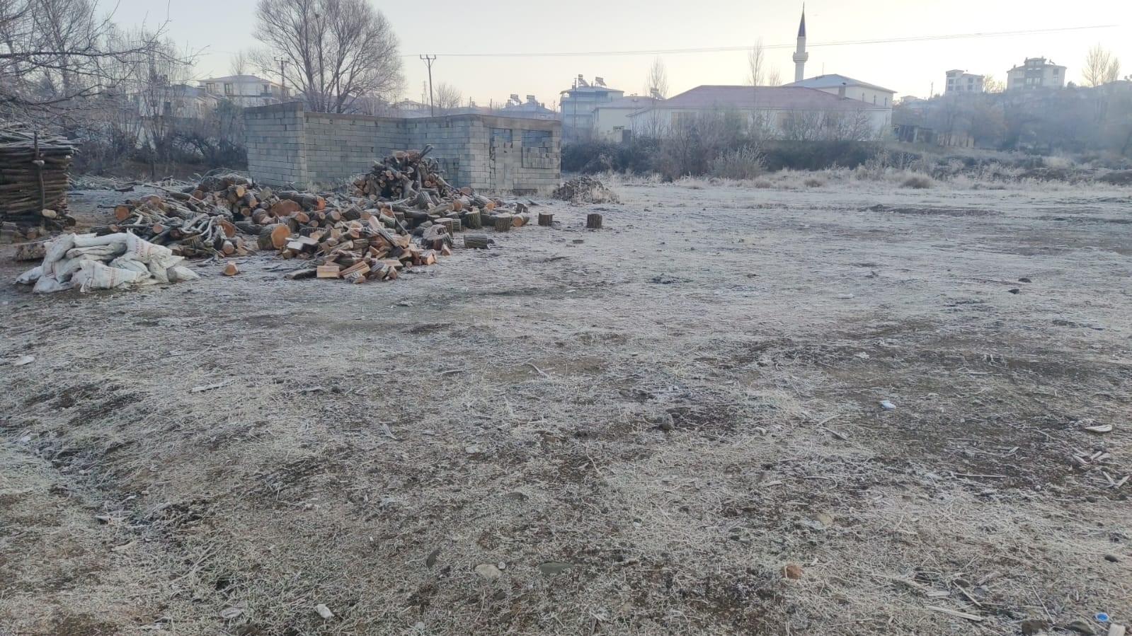 Bing&ouml;l&rsquo;de kırağı, sis ve buzlanma etkili oldu
