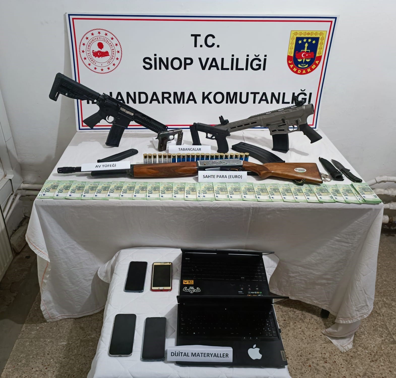 Sinop&rsquo;ta uyuşturucu ve silah ka&ccedil;ak&ccedil;ılığı operasyonu: 4 g&ouml;zaltı
