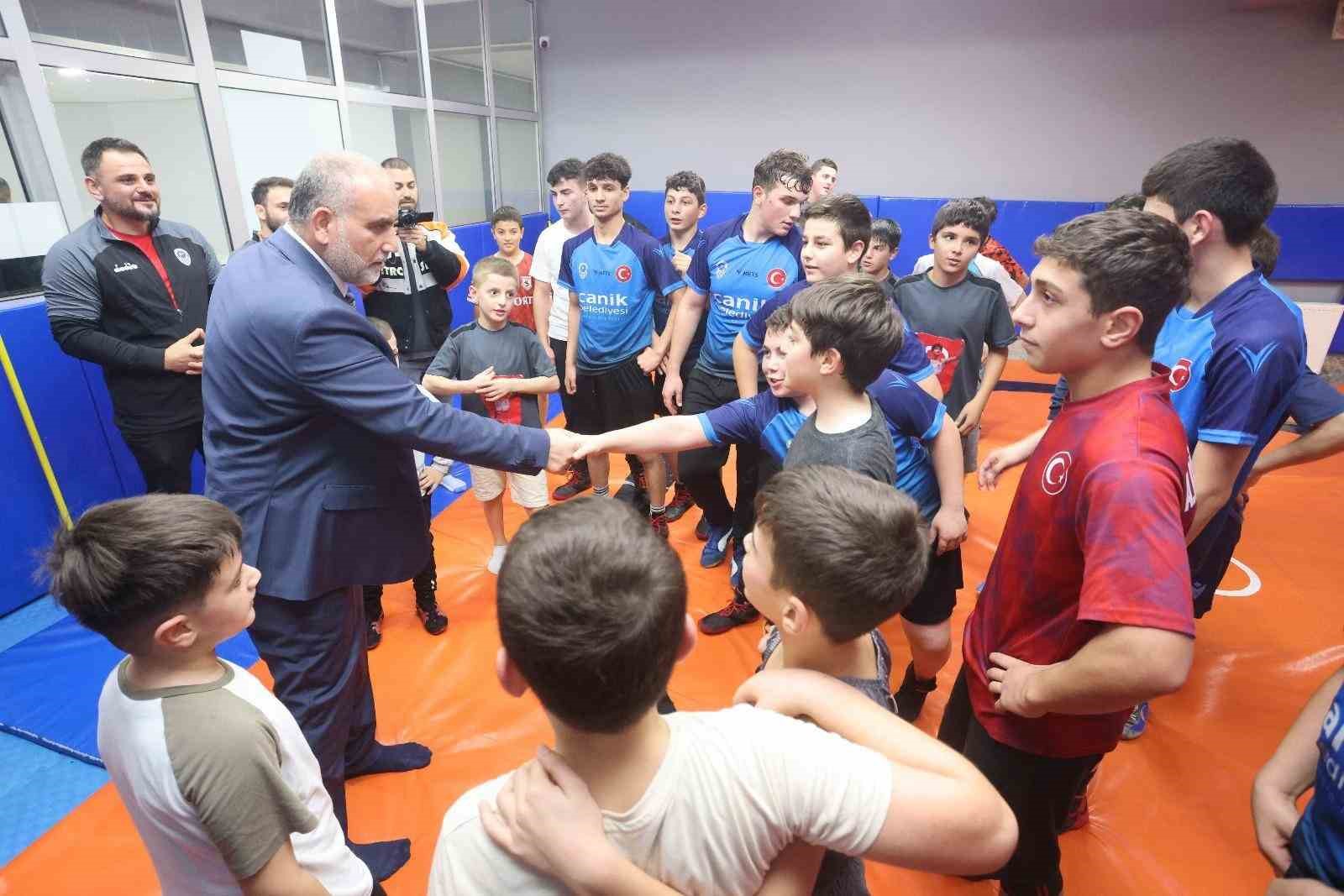 Başkan Sandıkçı: "Sağlıklı ve zinde nesiller yetiştiriyoruz"
