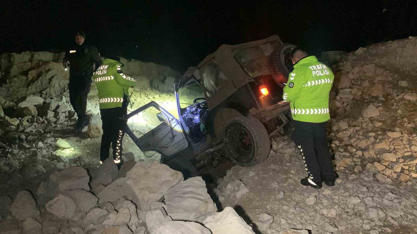 Karaman&rsquo;da &lsquo;dur&rsquo; ihtarına uymayan s&uuml;r&uuml;c&uuml; kaza yaptı
