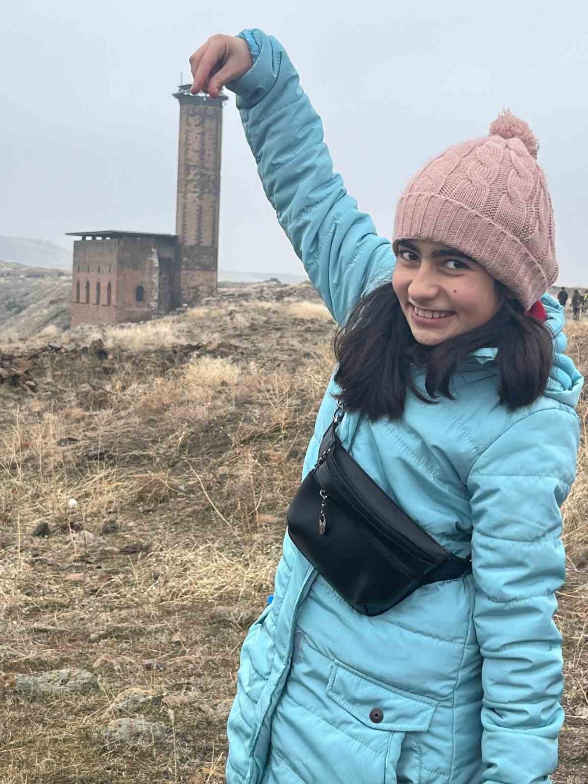 Arpa&ccedil;aylı &ouml;ğrenciler UNESCO D&uuml;nya Mirası Ani&rsquo;yi gezdi
