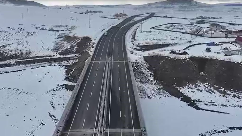 Ardahan’da 276 metre uzunluğundaki Kura Viyadüğü trafiğe açıldı