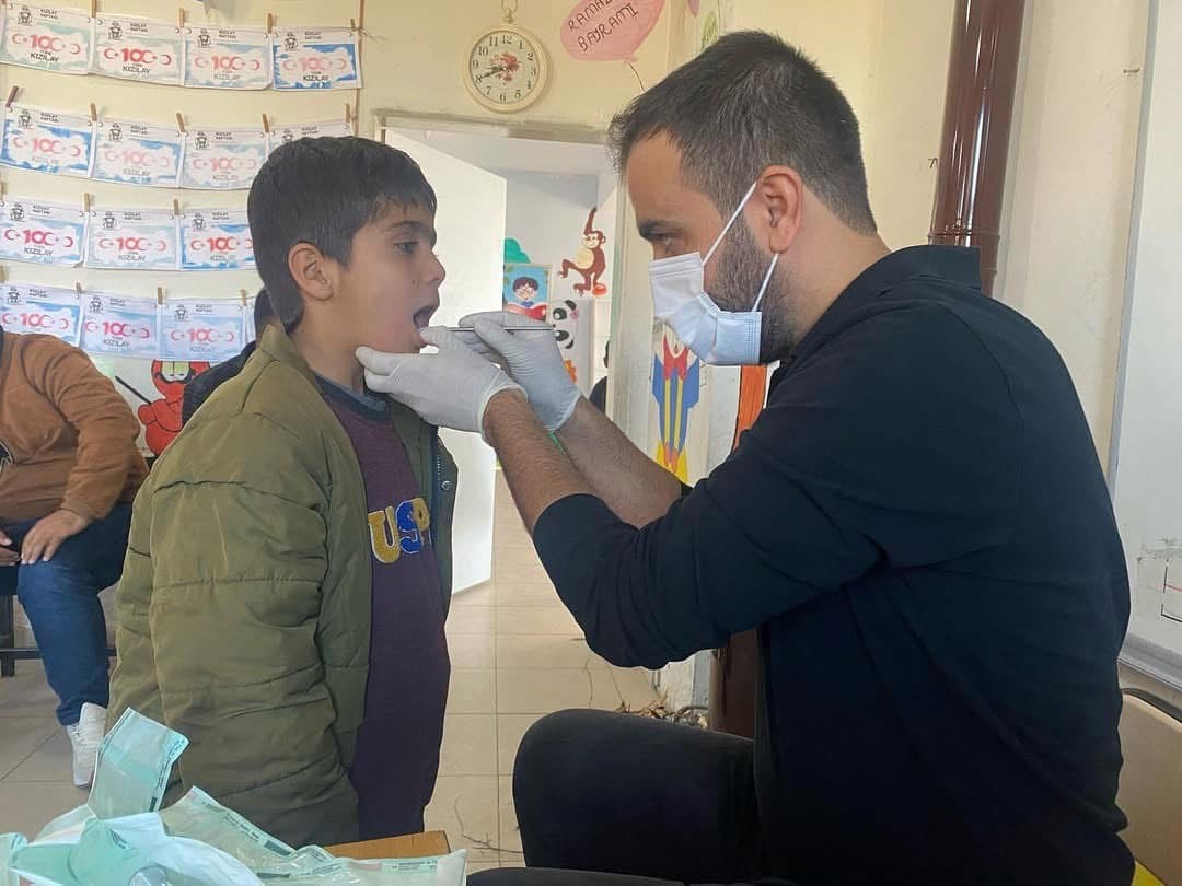 Batman&rsquo;da k&ouml;y okullarındaki &ouml;ğrencilere ağız ve diş sağlığı eğitimi verildi
