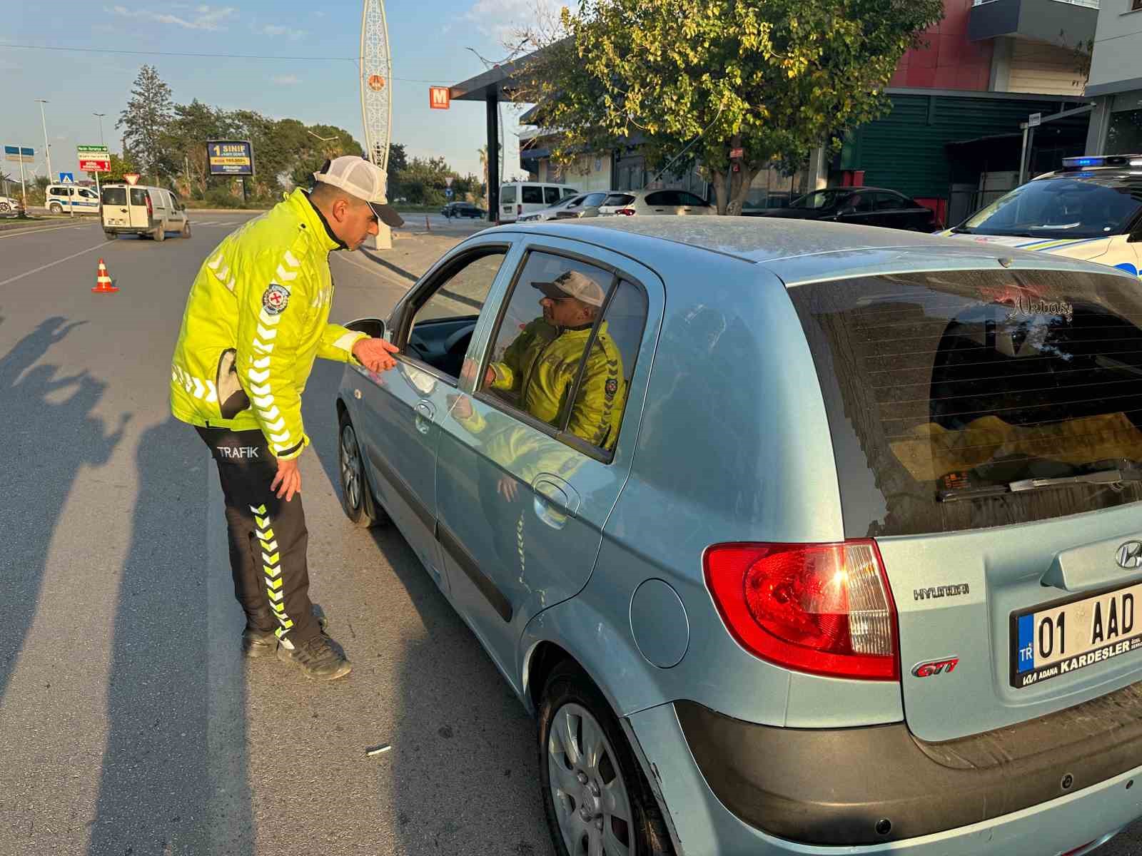 Polisten sürücülere ’akıllı kavşak’ bilgilendirmesi