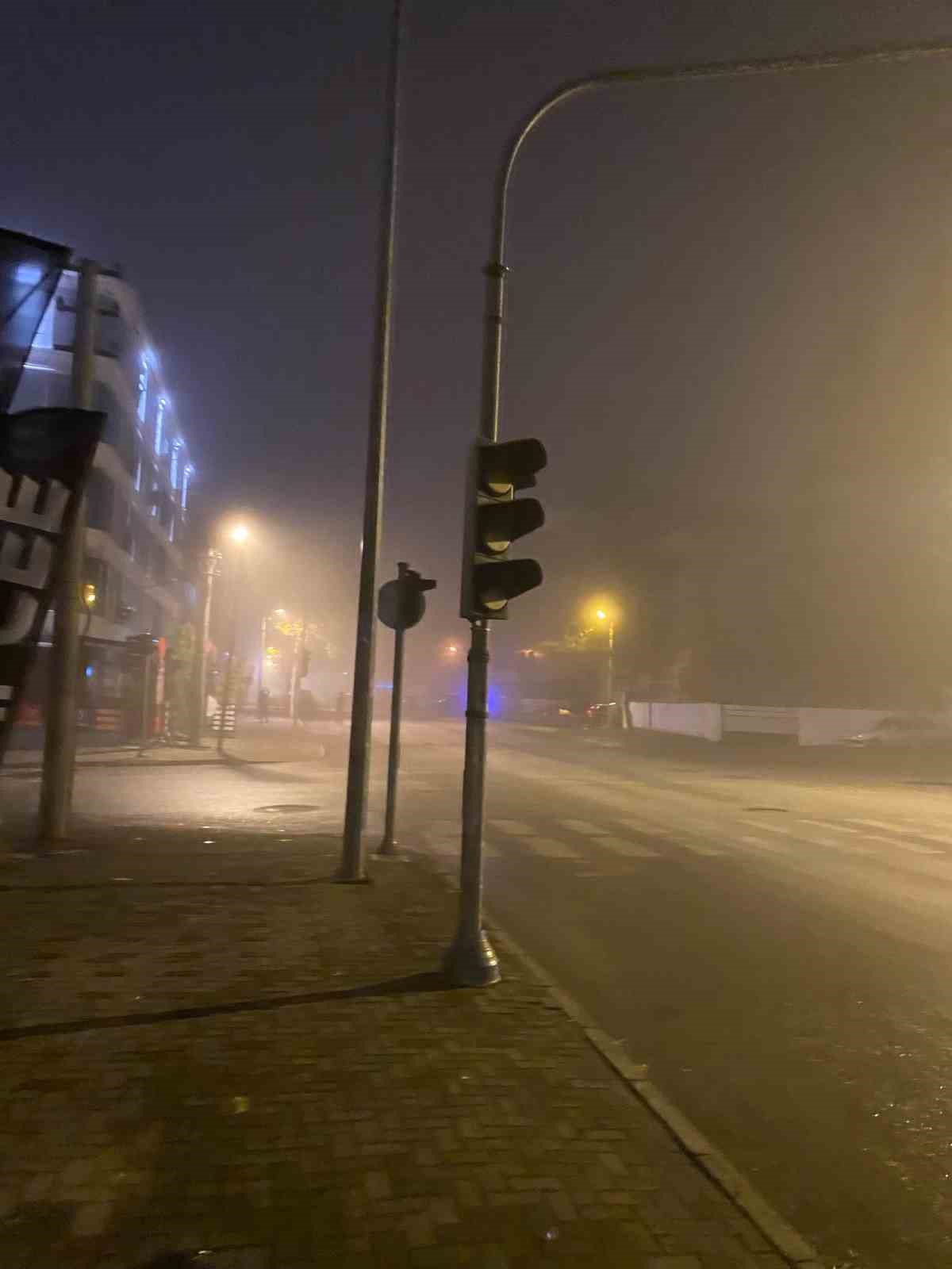 Denizli&rsquo;de yoğun sis g&ouml;r&uuml;ş mesafesini 10 metreye kadar d&uuml;ş&uuml;rd&uuml;
