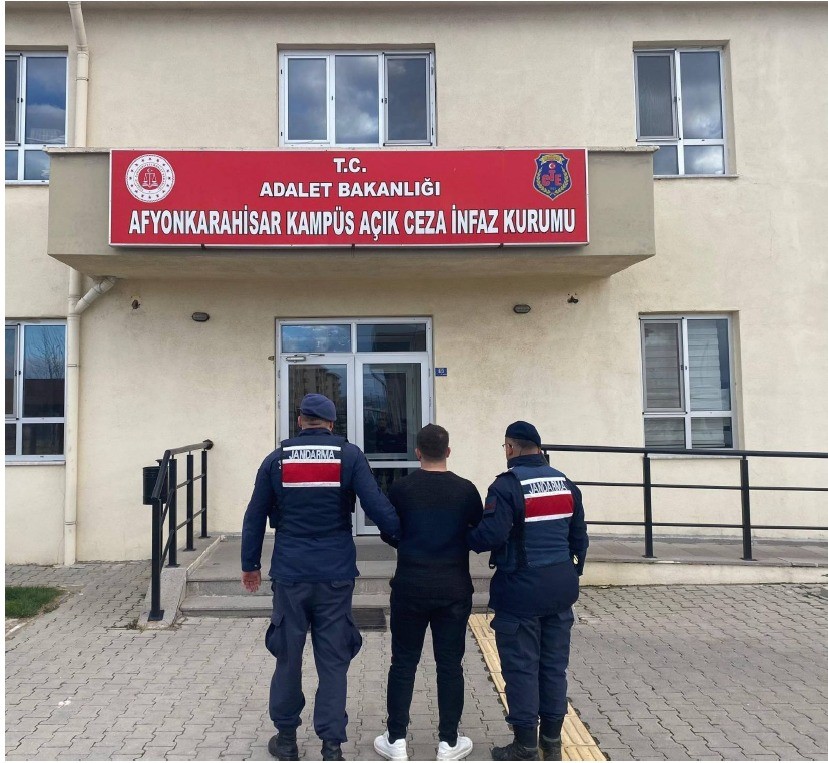 Afyonkarahisar’da haklarında kesinleşmiş hapis cezası bulunan 3 kaçak ilçelerde yakalandı