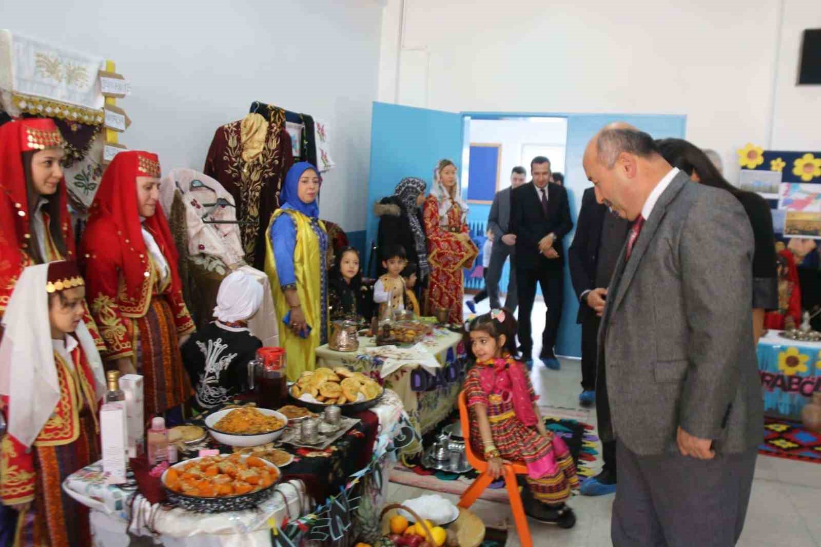 K&uuml;tahya&rsquo;da "D&uuml;şler Odası K&uuml;t&uuml;phanesi" a&ccedil;ıldı
