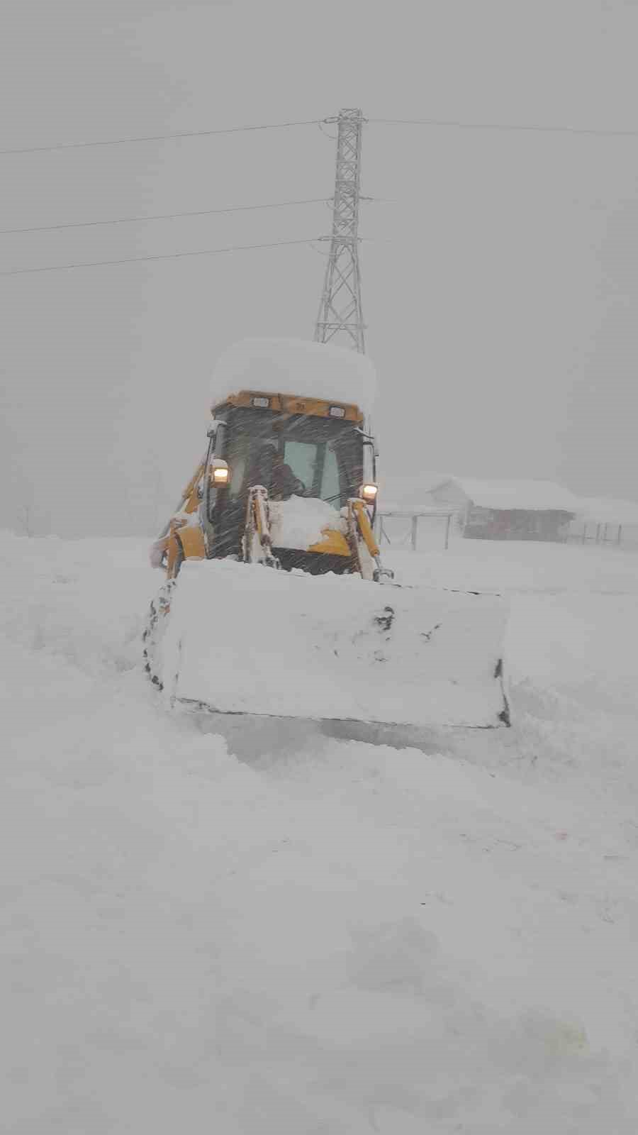 Artvin’de kar nedeniyle Camili bölgesi ve  6 köy yolu ulaşıma kapandı
