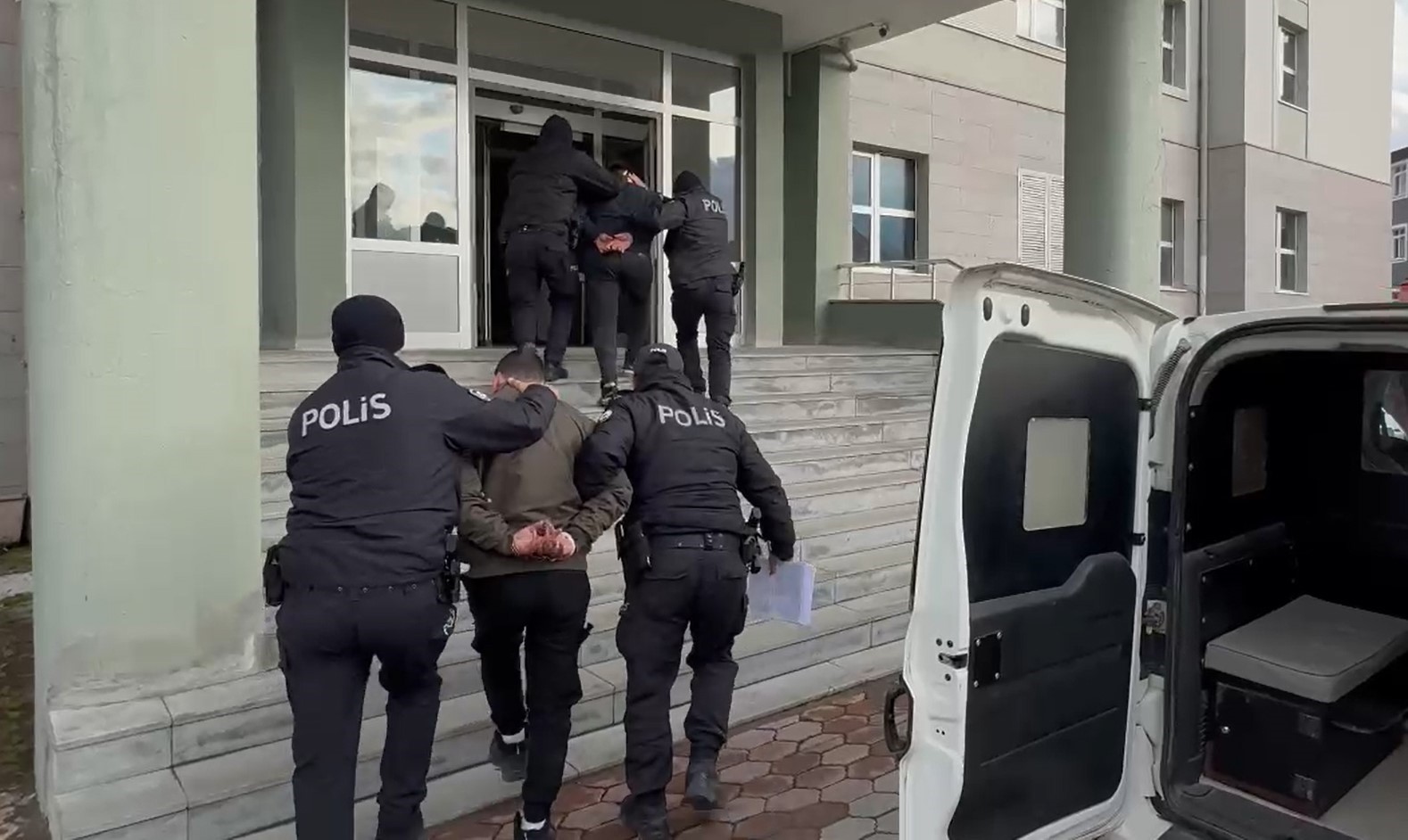 Polise saldıran şahıs cezaevine gönderildi