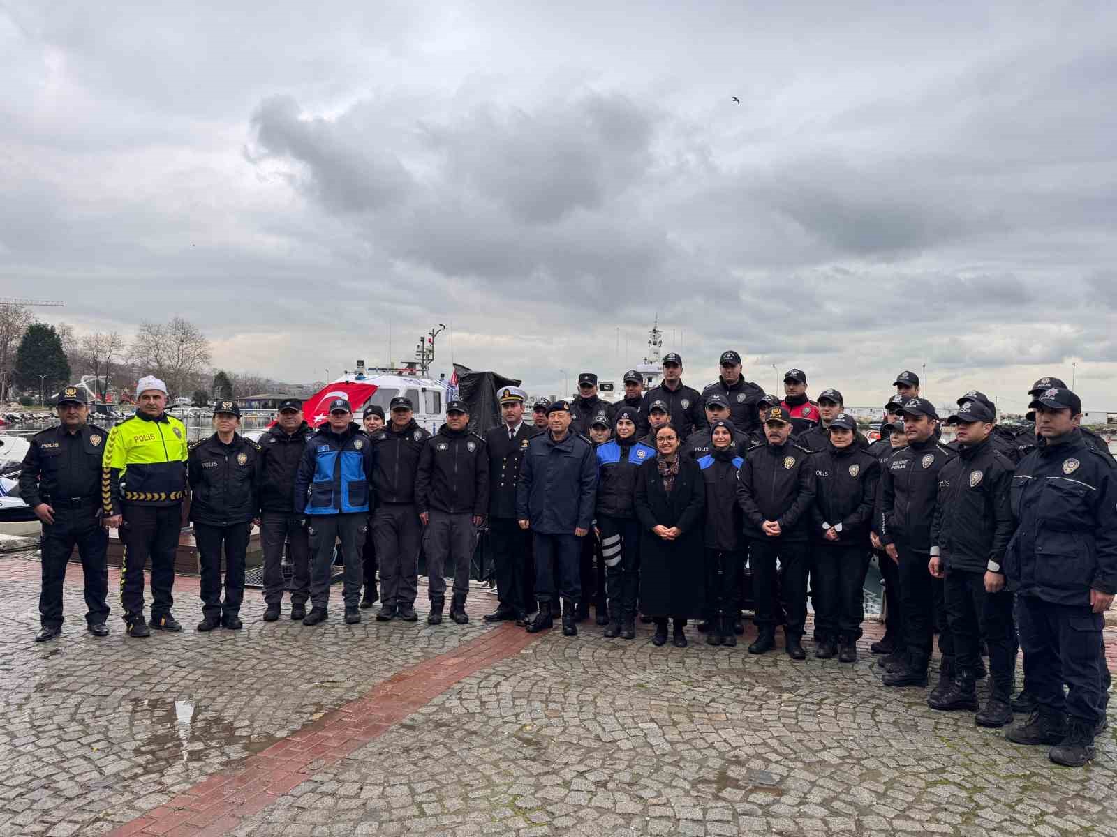 Yalova’da zorlu gemi adamı eğitimini tamamlayan polisler sertifikalarını aldı
