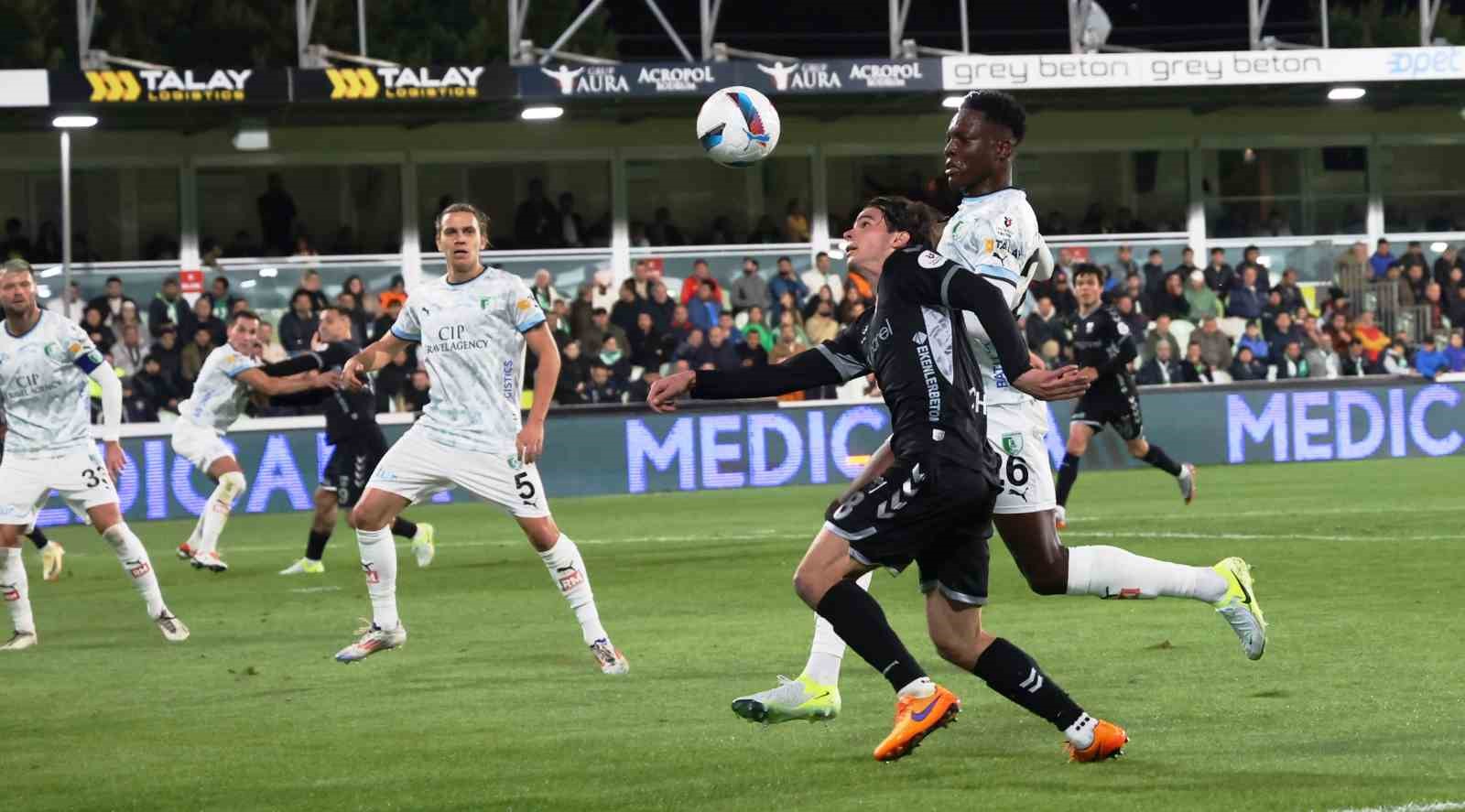 Trendyol Süper Lig: Bodrum FK: 0 - Sivasspor: 0 (İlk yarı)
