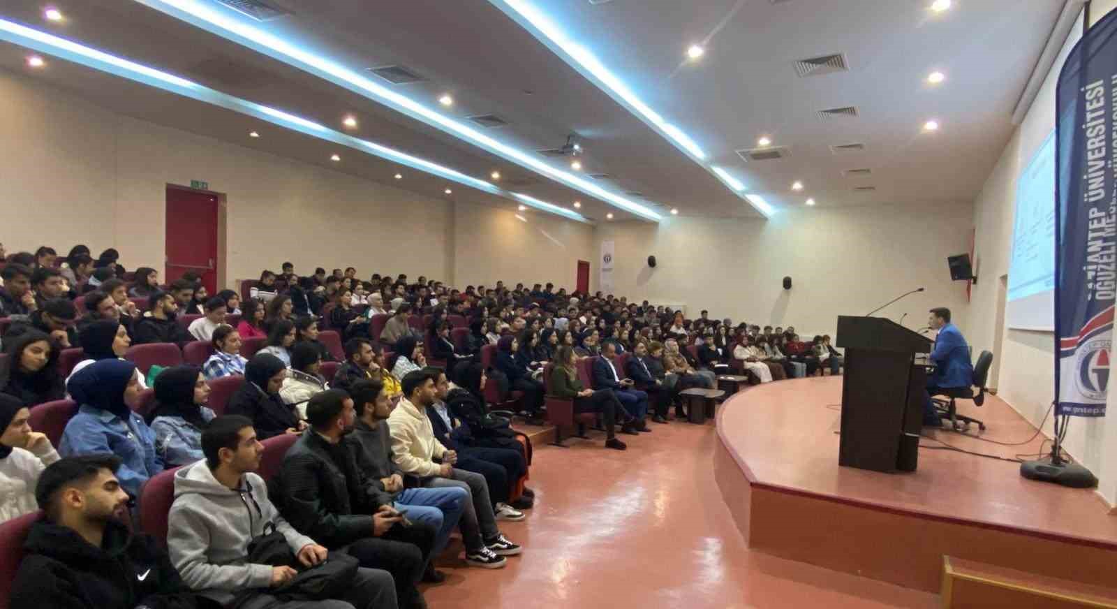 GAÜN’de insan hakları konferansı