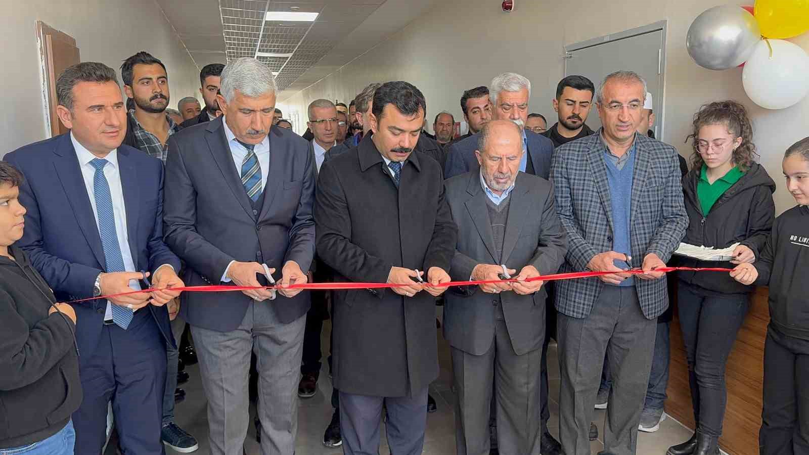 Kahta&rsquo;da Muhammet Umut Parlak adına k&uuml;t&uuml;phane a&ccedil;ıldı
