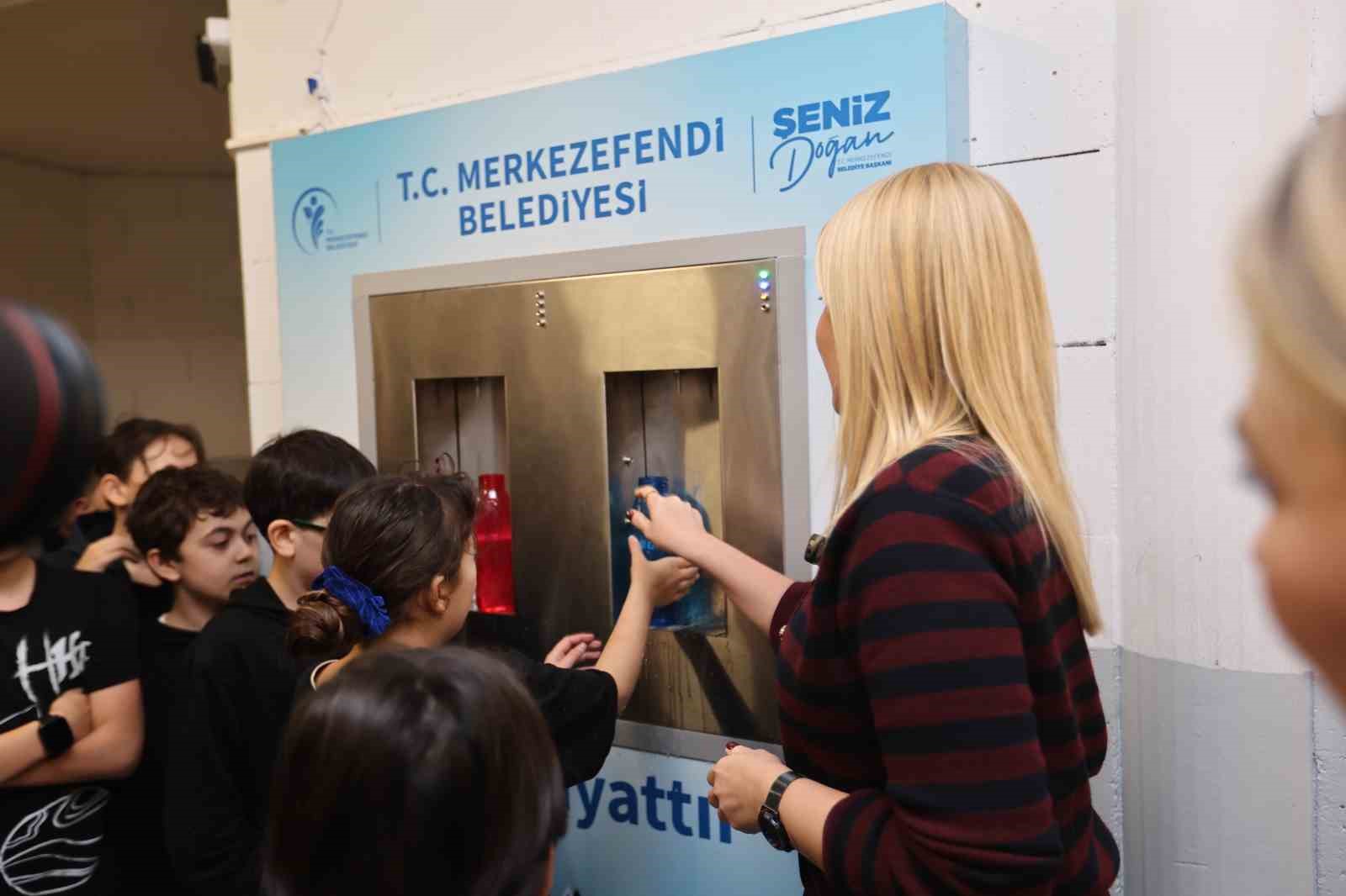 Merkezefendi Belediyesi okullara steril i&ccedil;me suyu &uuml;niteleri yerleştiriyor
