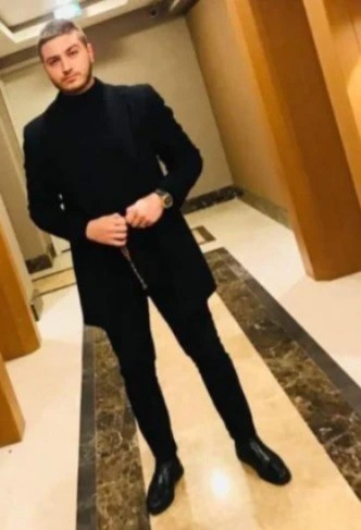 Emekli g&uuml;venlik g&ouml;revlisi, duruşma salonunu kana buladı
