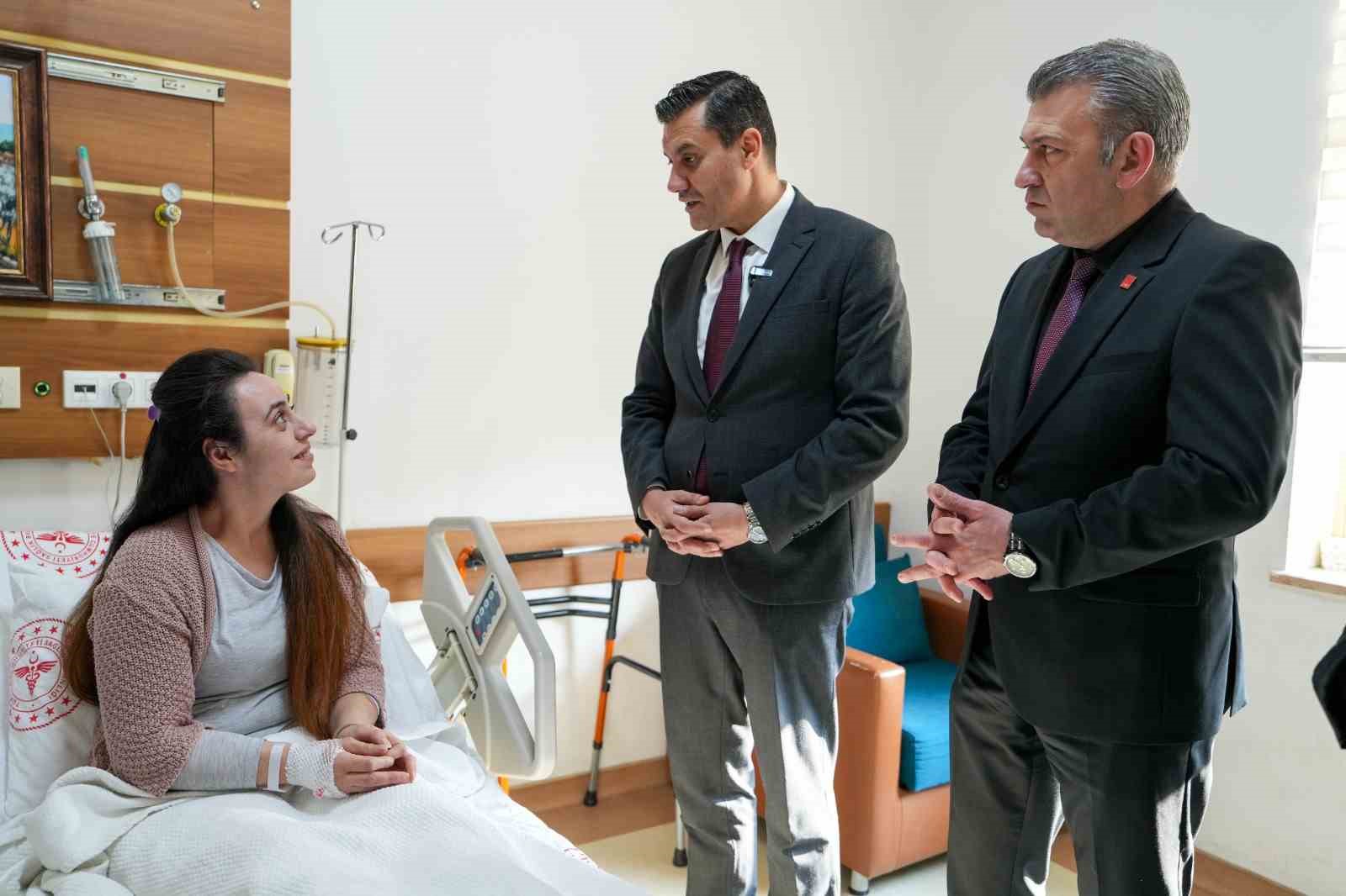 Başkan Zeyrek şiddet mağduru kadınları yalnız bırakmadı
