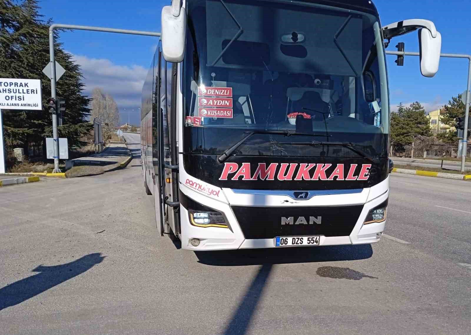 Yolcu otob&uuml;s&uuml;n&uuml;n &ccedil;arptığı yaya ağır yaralandı
