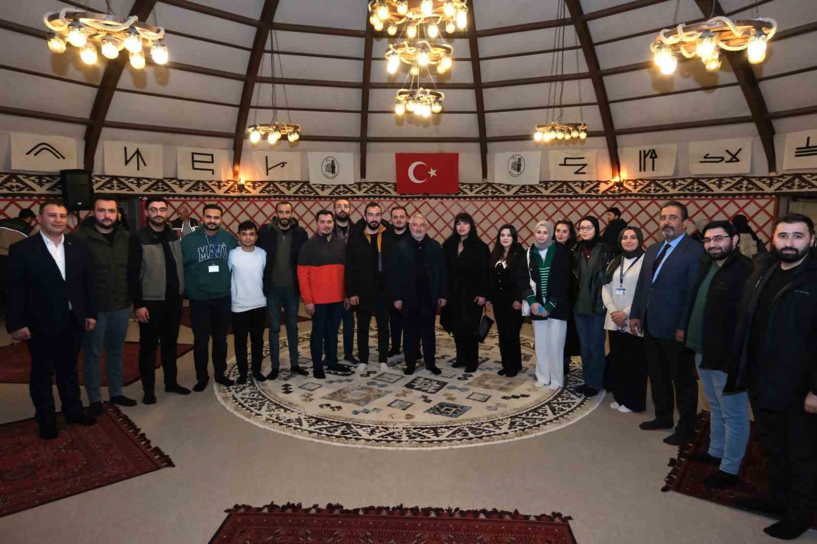 Başkan Aşgın gen&ccedil;lerle buluştu
