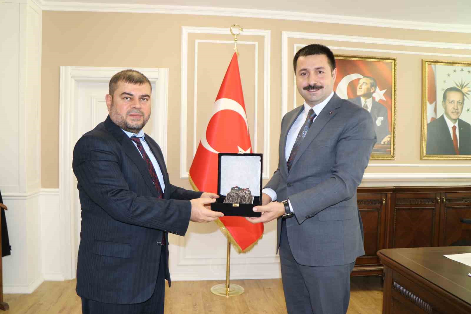 Ağrı İl M&uuml;ft&uuml;s&uuml; Şafak&rsquo;tan, Kaymakam Karali&rsquo;ye ziyaret
