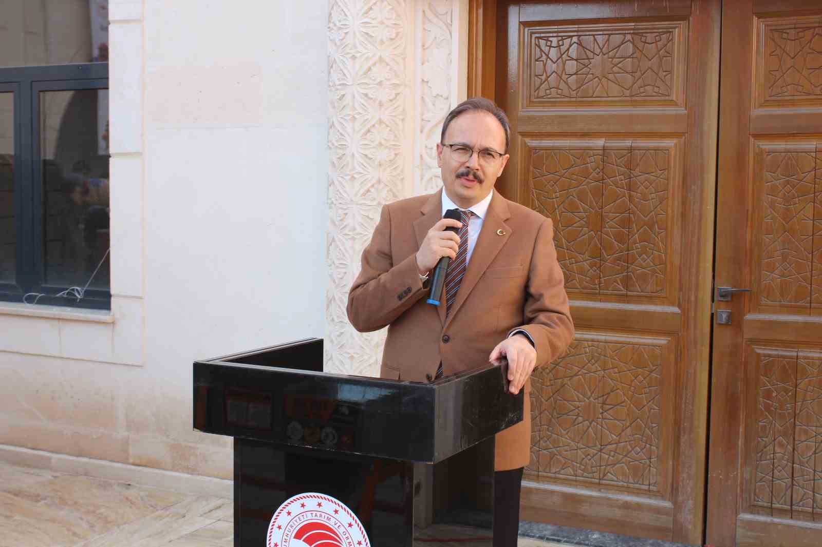 Siirt’te çiftçilere üzüm sıkma makinesi dağıtıldı