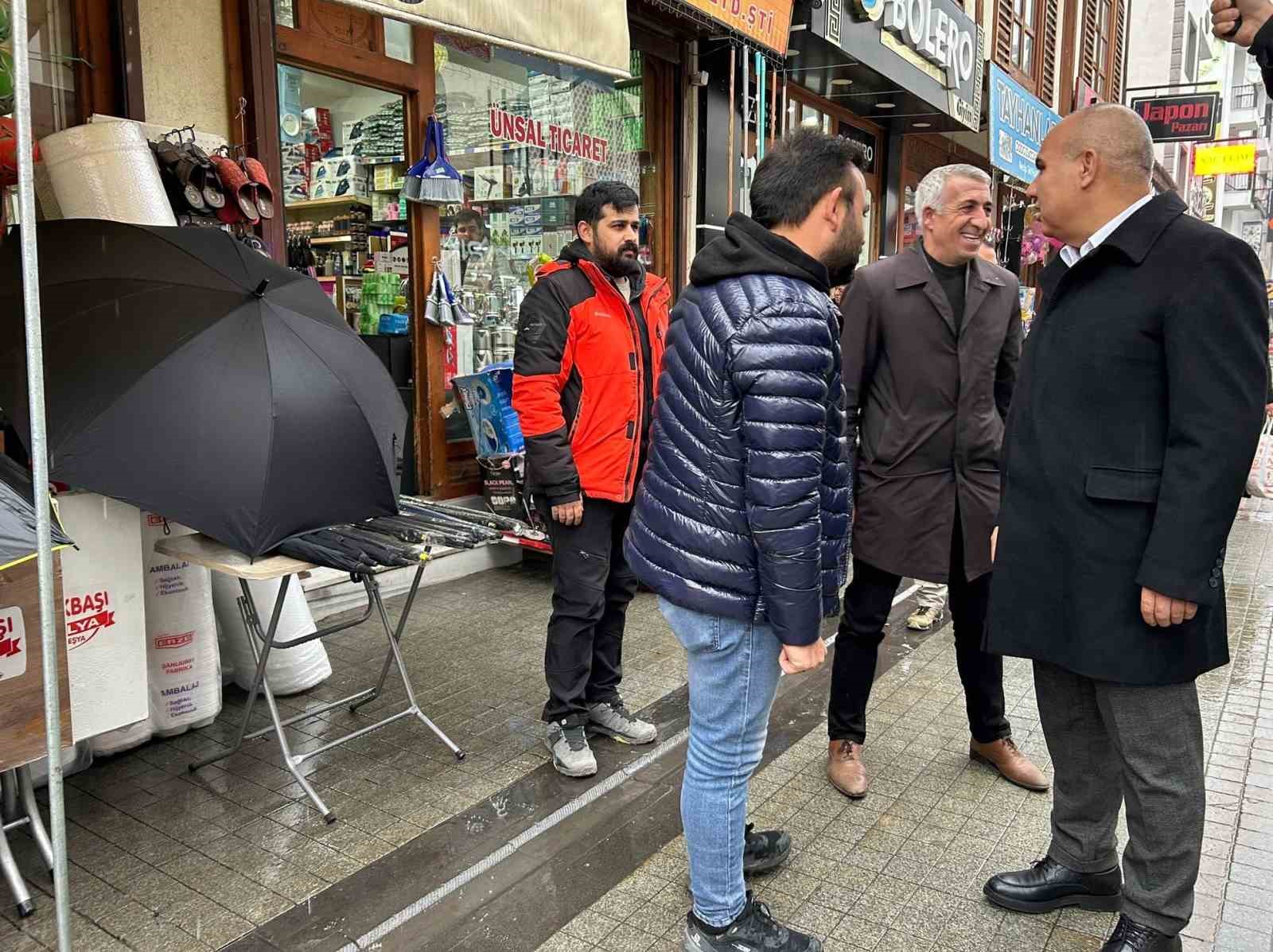 Ağrı Valisi Mustafa Ko&ccedil;, halkla i&ccedil; i&ccedil;e y&ouml;netim anlayışını s&uuml;rd&uuml;r&uuml;yor
