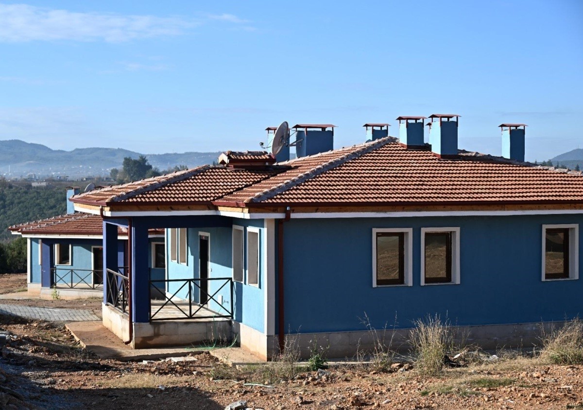 Osmaniye&rsquo;de yapımı tamamlanan 20 k&ouml;y evinin anahtar teslimi yapıldı
