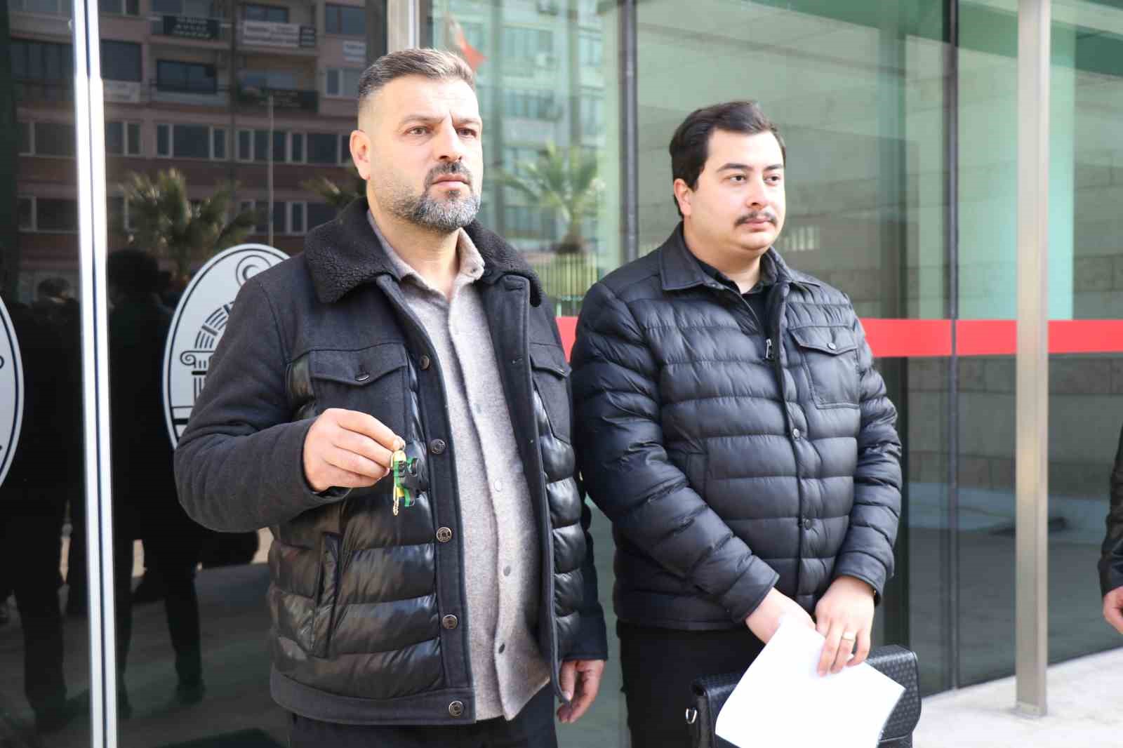 Denizlispor kul&uuml;p anahtarlarından biri belediyeye, diğeri valiliğe bırakıldı
