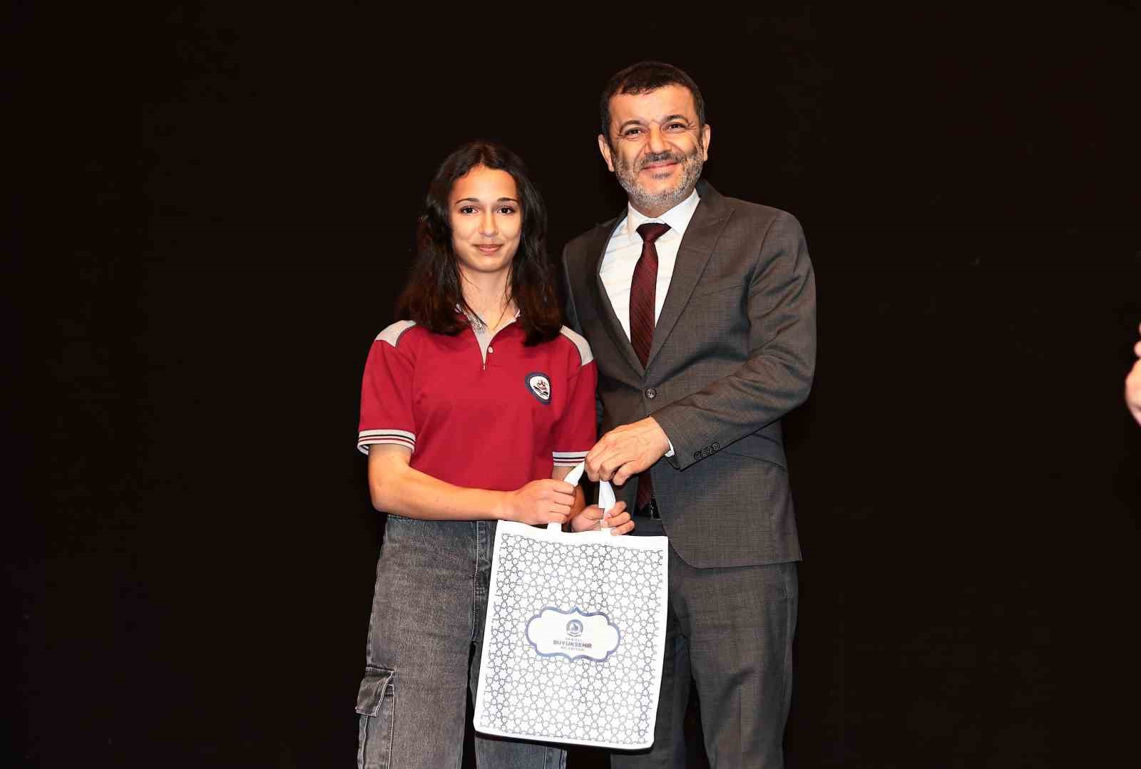 Sınava hazırlanan gen&ccedil;lere kaynak kitap desteği başladı
