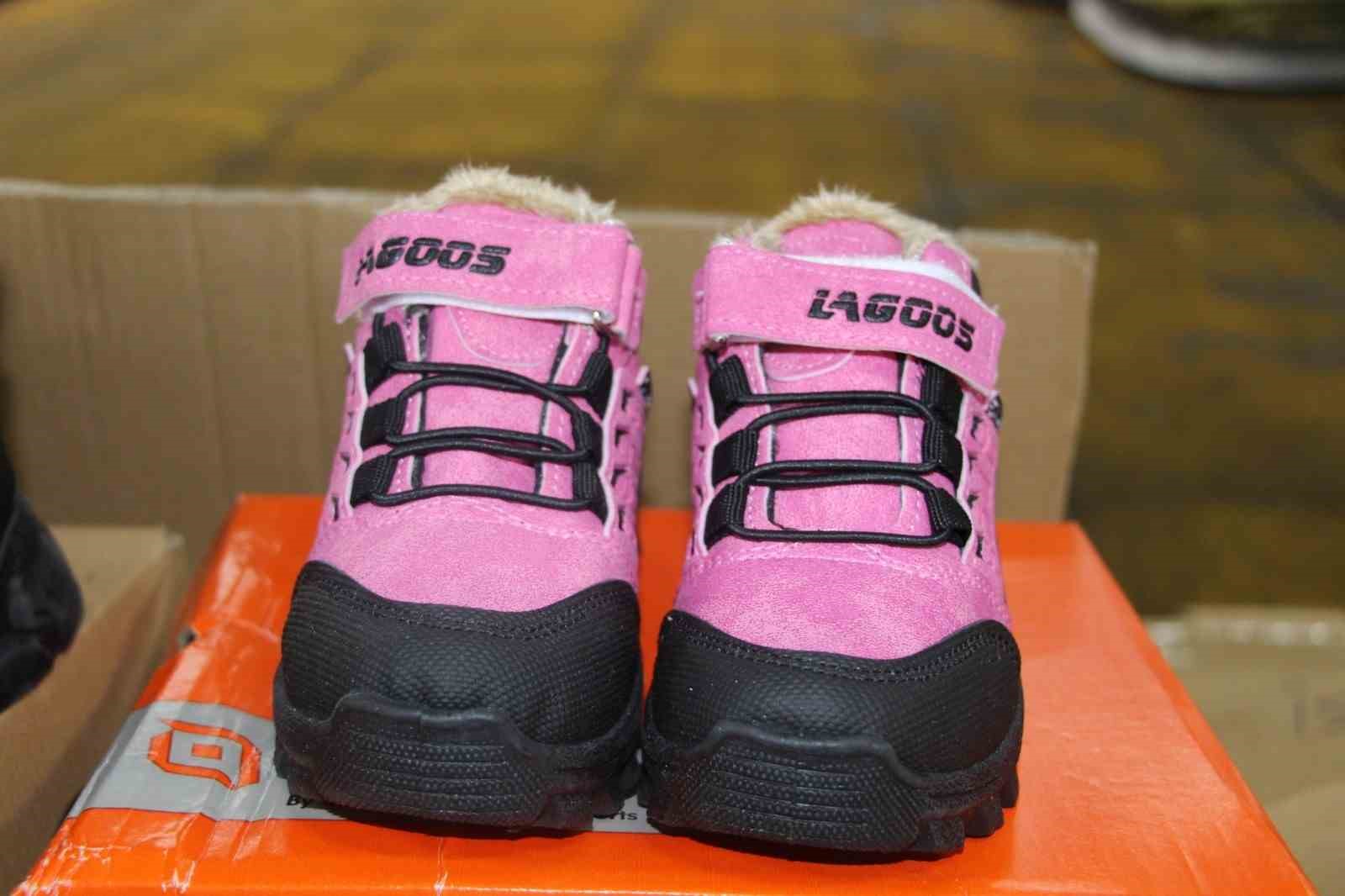 Yalovalı hayırsever, 10 yıldır ihtiya&ccedil; sahibi &ccedil;ocuklara ayakkabı yardımı yapıyor
