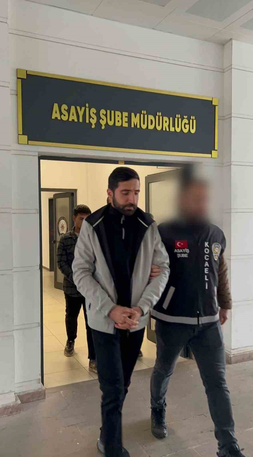 Kocaeli&rsquo;de vatandaşı 872 bin TL dolandıran 2 ş&uuml;pheli yakalandı
