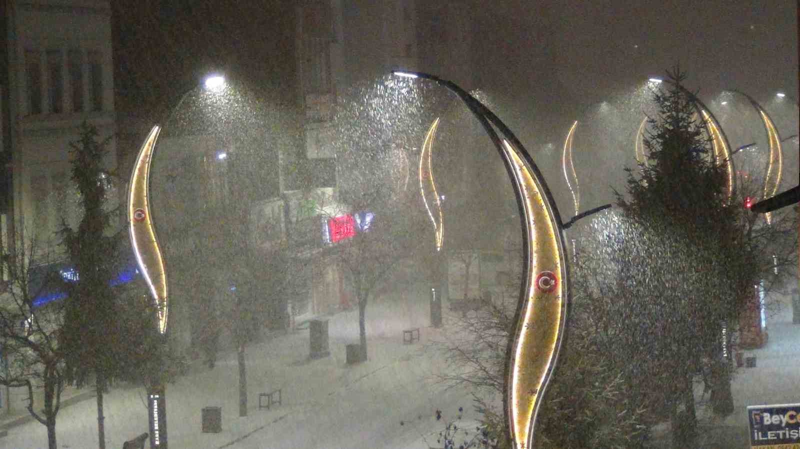 Kars’ta yoğun kar yağışı