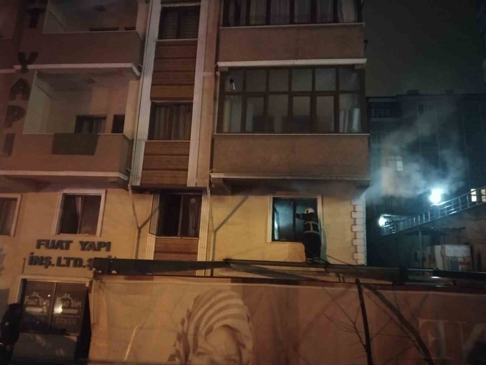 Karabük’te apartmanda korkutan yangın