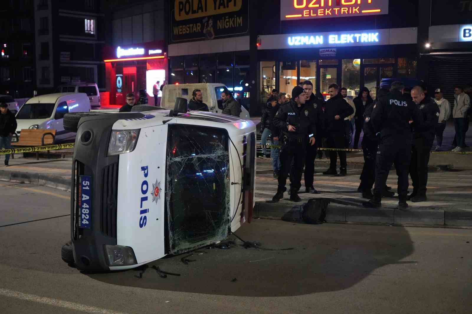 Niğde’de polis otosu ile otomobil çarpıştı: 6 yaralı