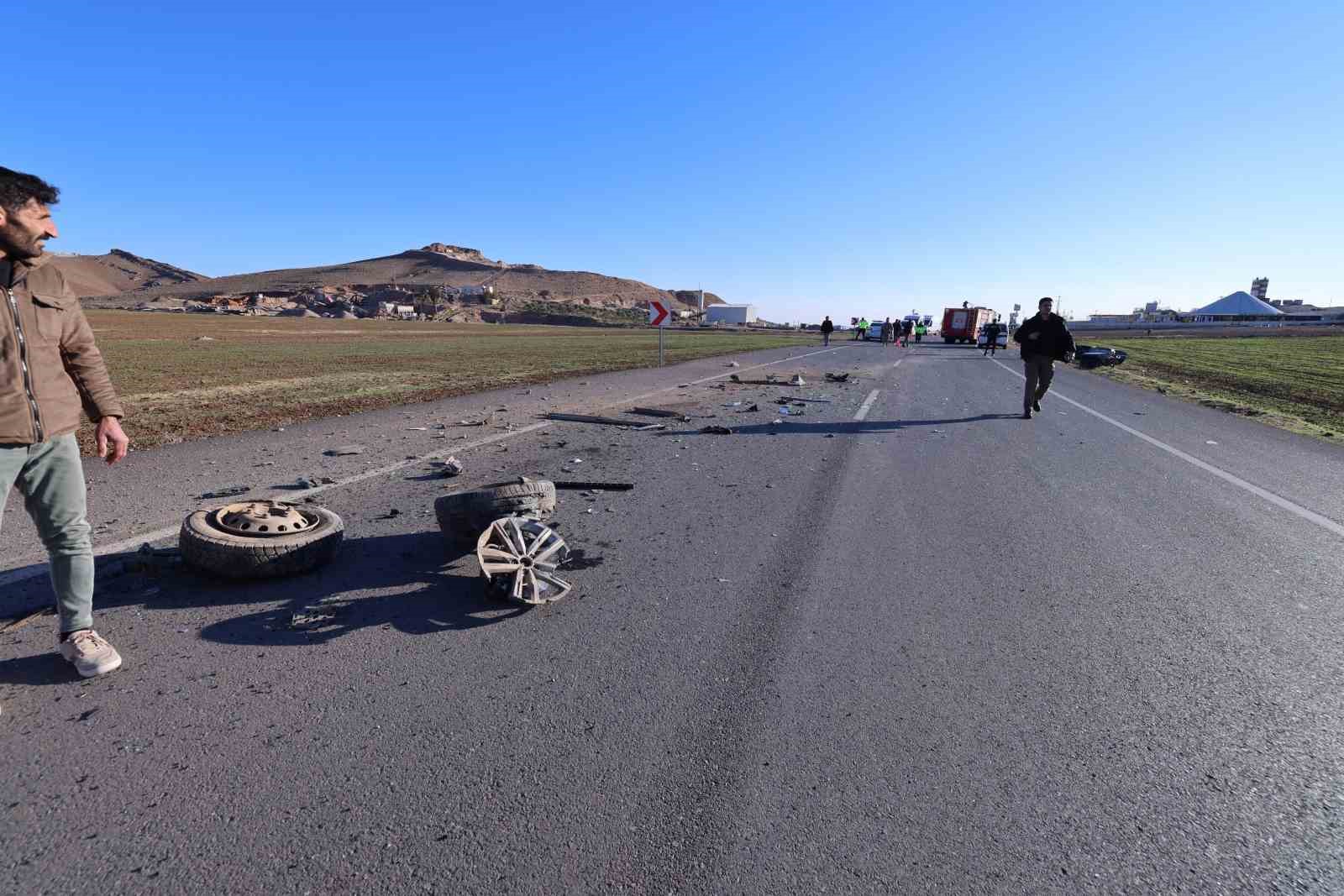 Mardin’de öğretmen servisi ile otomobil çarpıştı: 12 yaralı