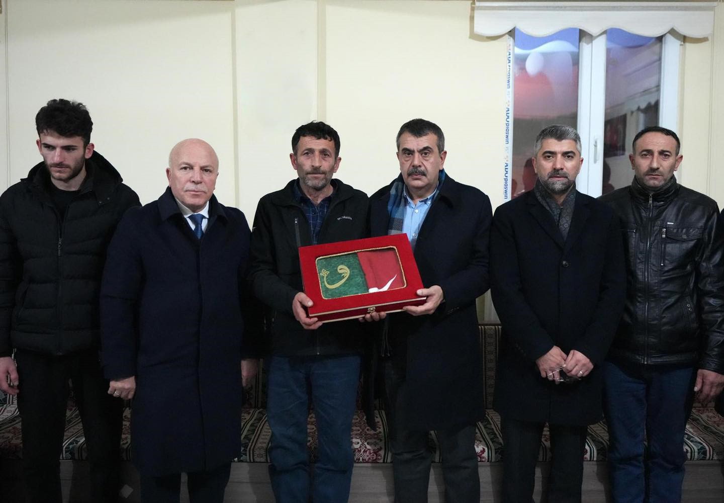 Bakan Tekin’den şehit ailesine taziye