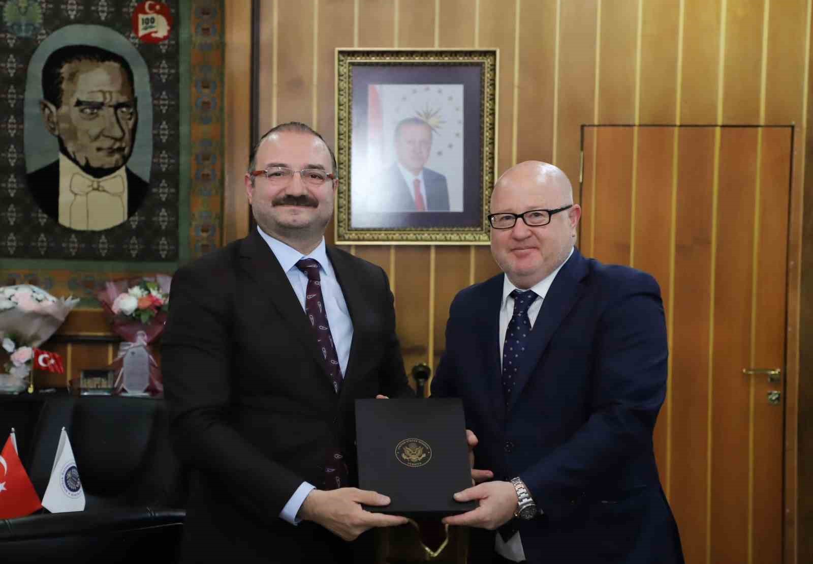 Eğitim Ataşesi John Silver, Atat&uuml;rk &Uuml;niversitesini ziyaret etti
