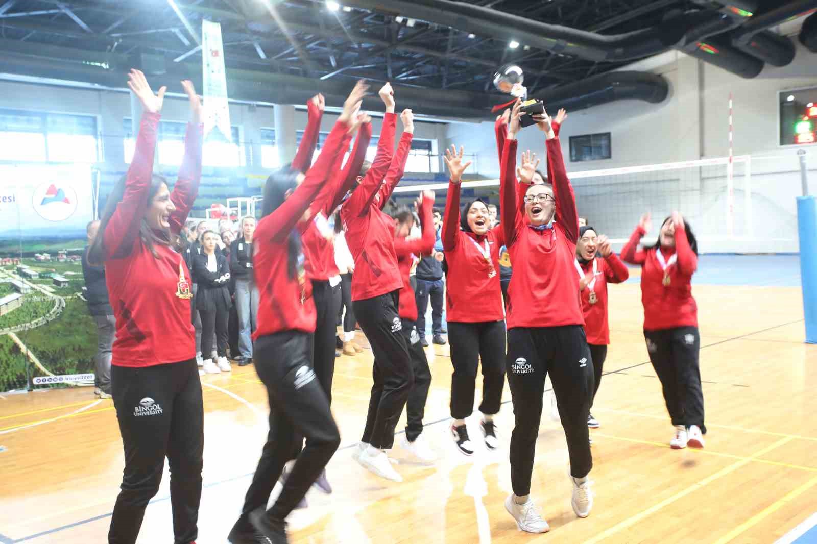 Ağrı’da düzenlenen ÜNİLİG voleybol bölgesel lig müsabakaları sona erdi
