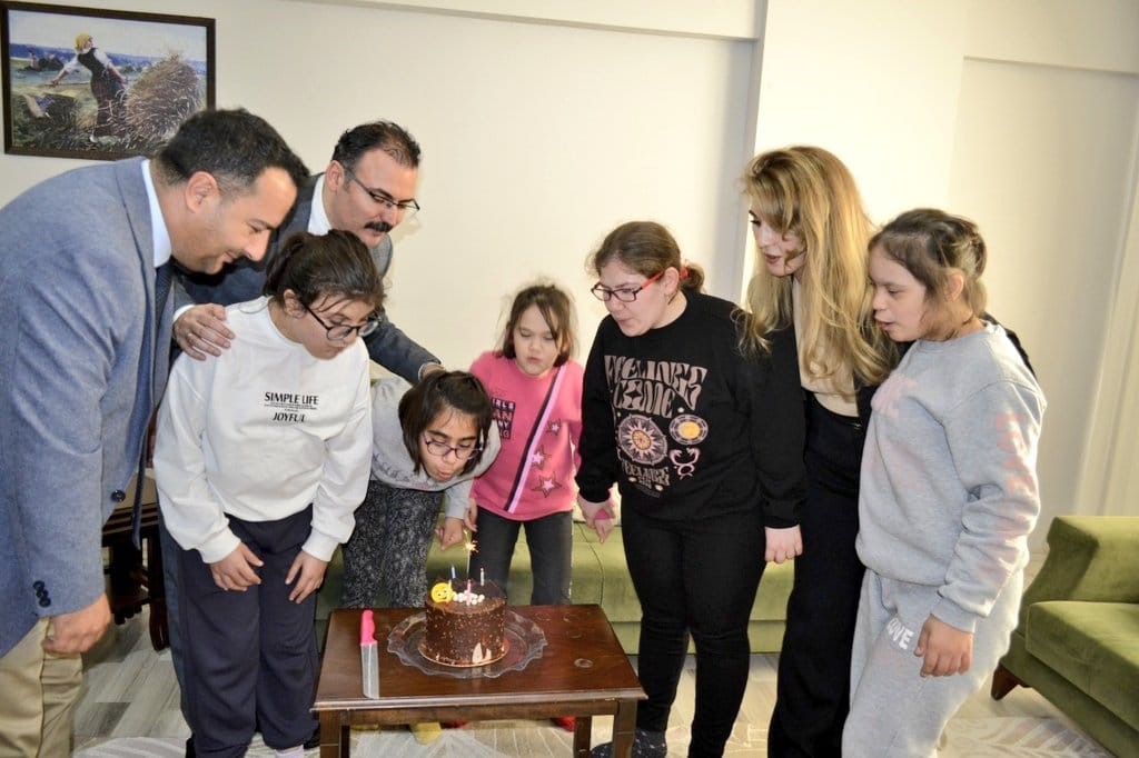 Kaymakam Ateş, Kız Umut Evi’nde özel çocuklarla bir araya geldi