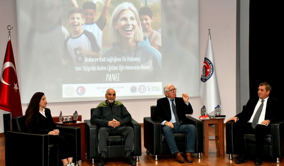 &Ccedil;OM&Uuml;&rsquo;de, "Beden ve Ruh Sağlığına İlk Dokunuş Yeni Y&uuml;zyılda Beden Eğitimi &Ouml;ğretmeninin &Ouml;nemi" Paneli Ger&ccedil;ekleştirildi
