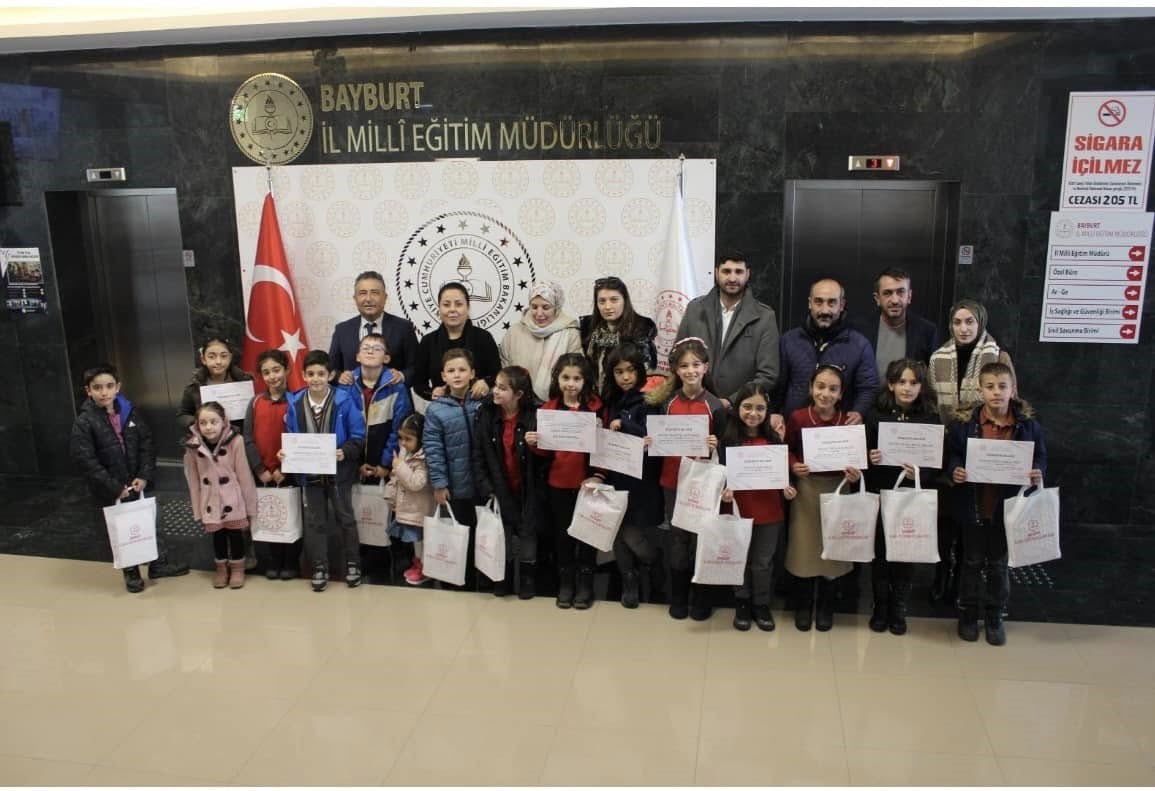 Minik Eller Tasarlıyor Projesinde ‘Kendi Oyunumu Tasarlıyorum’ konusunda dereceye giren öğrenciler ödüllendirildi