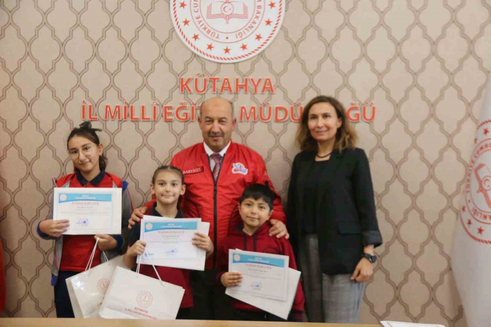 Kütahya’da başarılı öğrenciler için ödül töreni düzenlendi
