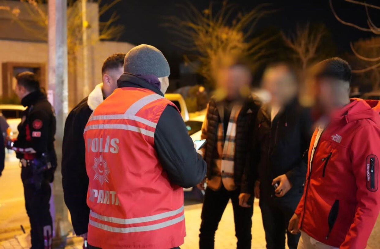 Isparta’da trafik denetimi: 39 sürücüye ceza, 2 araç trafikten men edildi
