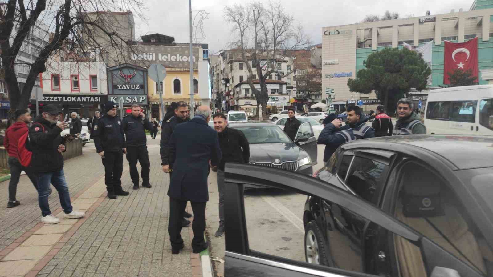 Gemlik’te sıkı denetim: 5 şüpheli yakalandı, 21 araç sürücüsüne ceza yağdı